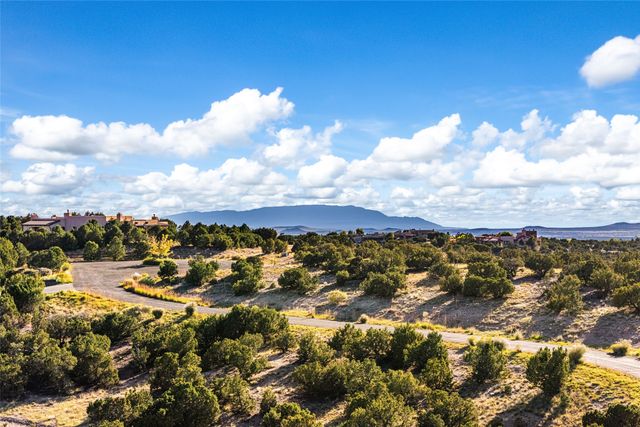 2 Vista Del Cielo, Santa Fe, NM 87506