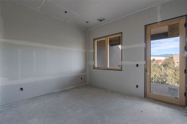 2 Vista Del Cielo, Santa Fe, NM 87506