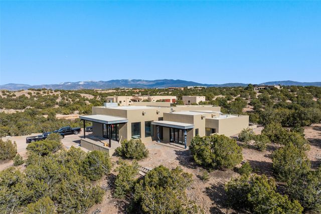 2 Vista Del Cielo, Santa Fe, NM 87506