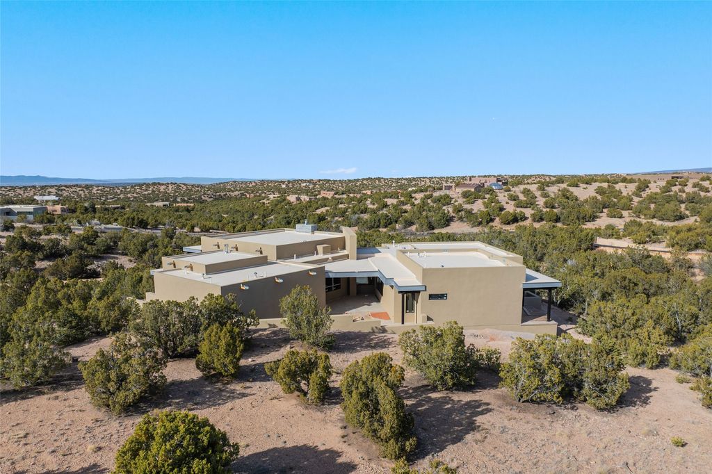2 Vista Del Cielo, Santa Fe, NM 87506