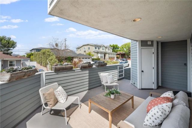 1300 12th Street E, Manhattan Beach, CA 90266