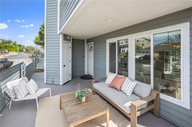 1300 12th Street E, Manhattan Beach, CA 90266