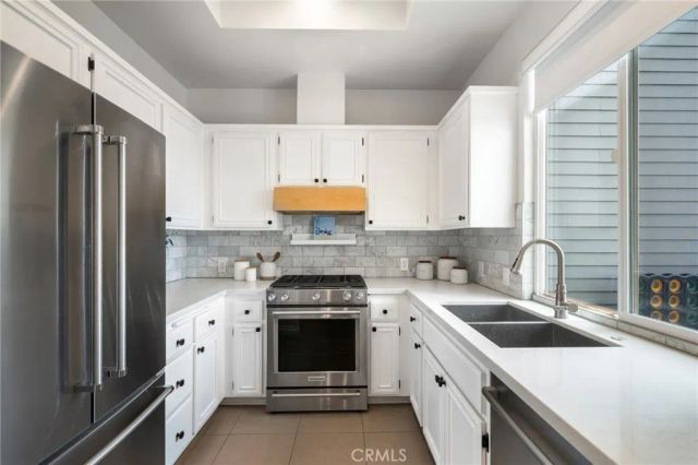 1300 12th Street E, Manhattan Beach, CA 90266