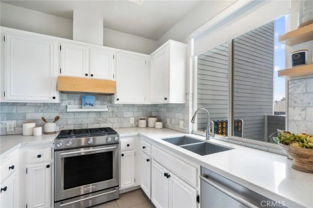 1300 12th Street E, Manhattan Beach, CA 90266