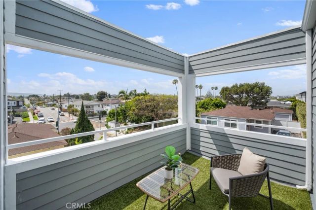1300 12th Street E, Manhattan Beach, CA 90266