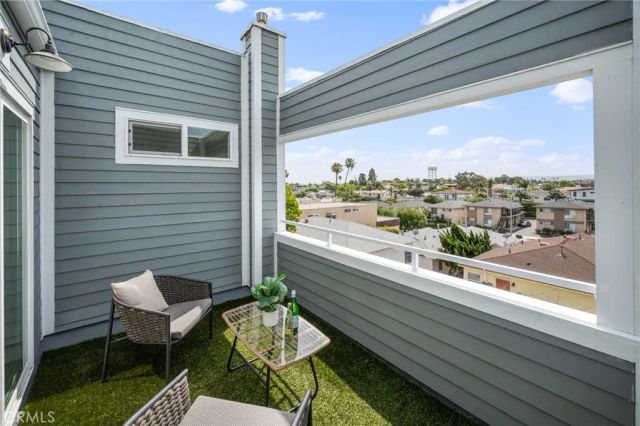 1300 12th Street E, Manhattan Beach, CA 90266