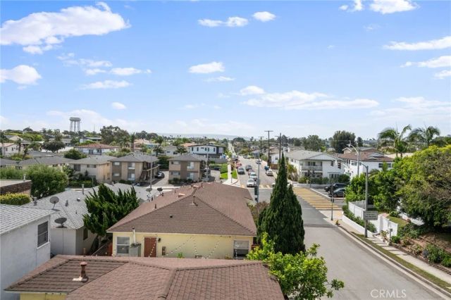 1300 12th Street E, Manhattan Beach, CA 90266