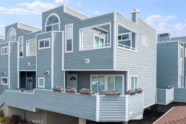 1300 12th Street E, Manhattan Beach, CA 90266