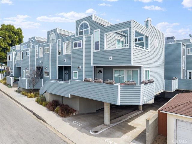 1300 12th Street E, Manhattan Beach, CA 90266