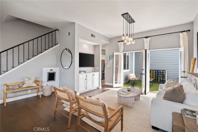 1300 12th Street E, Manhattan Beach, CA 90266