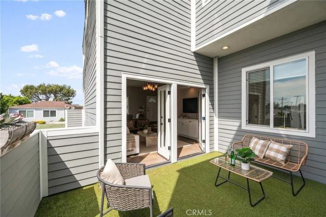 1300 12th Street E, Manhattan Beach, CA 90266