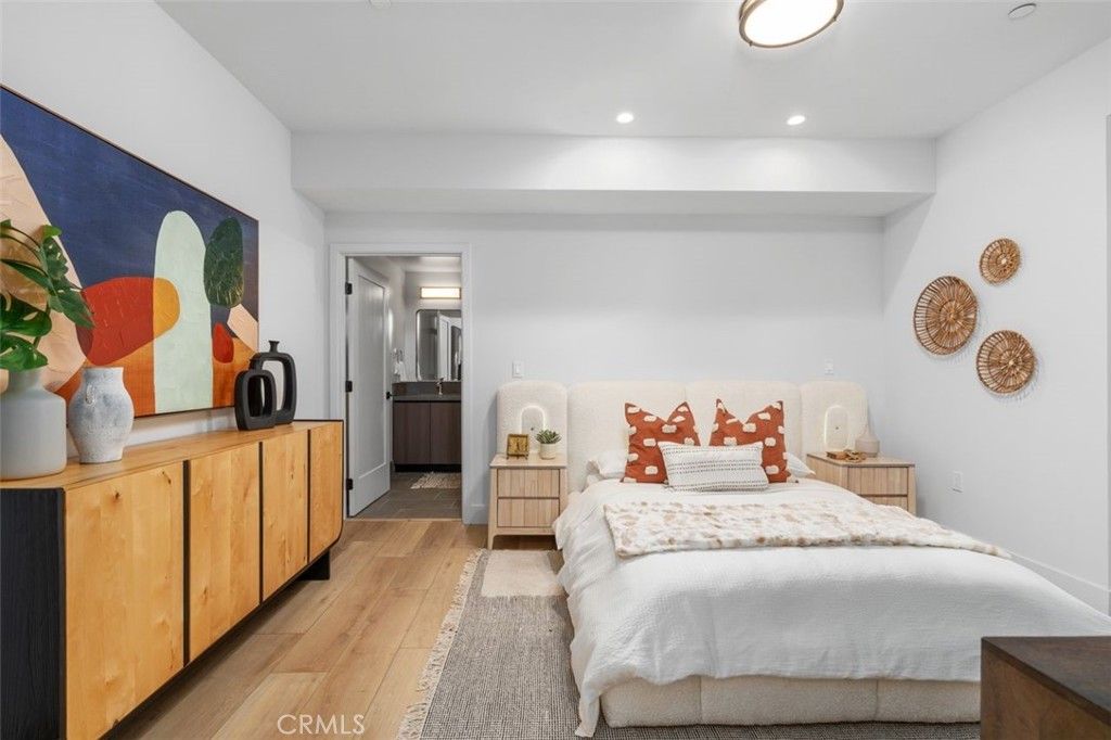 Image 10 of property listing at 150 S Oak Knoll 202, Pasadena, CA 91101