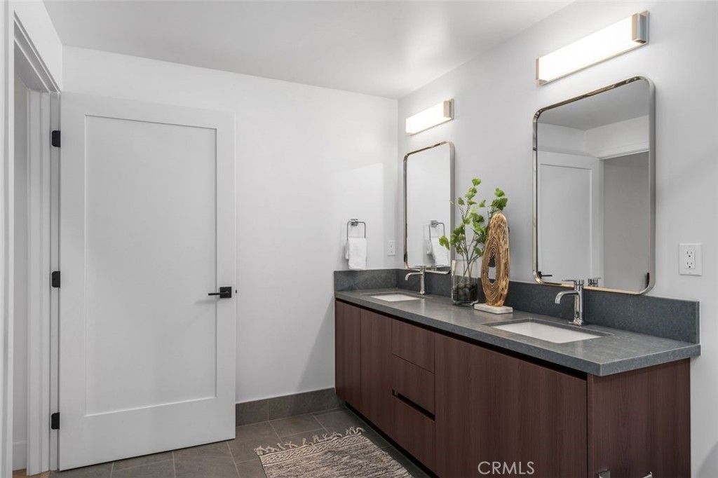 Image 12 of property listing at 150 S Oak Knoll 202, Pasadena, CA 91101