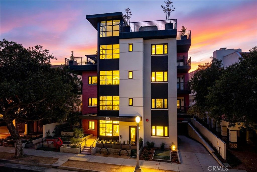 Image 2 of property listing at 150 S Oak Knoll 202, Pasadena, CA 91101