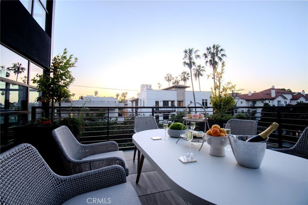 Image 21 of property listing at 150 S Oak Knoll 202, Pasadena, CA 91101