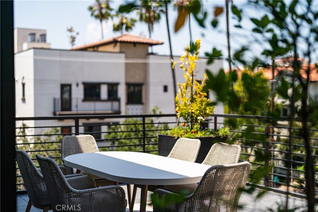 Image 22 of property listing at 150 S Oak Knoll 202, Pasadena, CA 91101