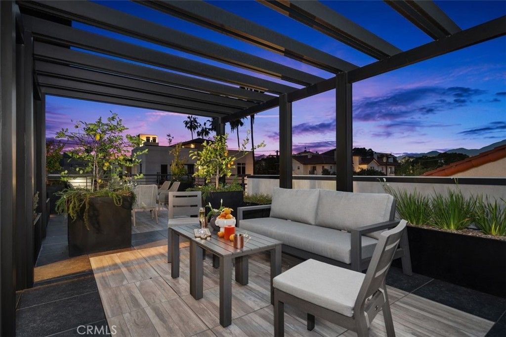 Image 24 of property listing at 150 S Oak Knoll 202, Pasadena, CA 91101