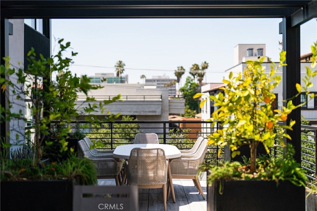 Image 25 of property listing at 150 S Oak Knoll 202, Pasadena, CA 91101