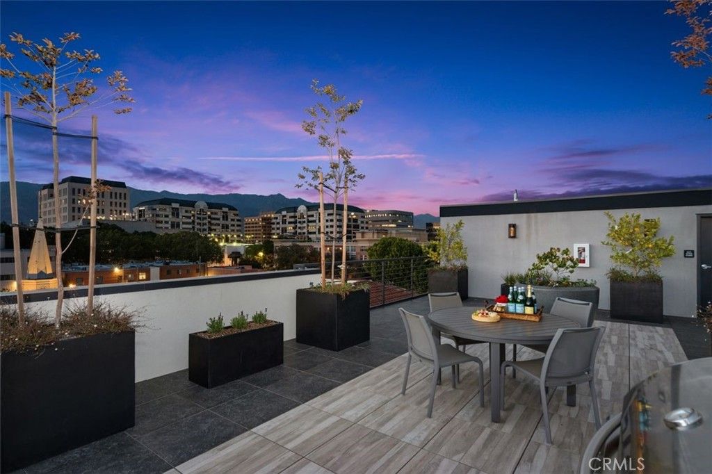 Image 27 of property listing at 150 S Oak Knoll 202, Pasadena, CA 91101