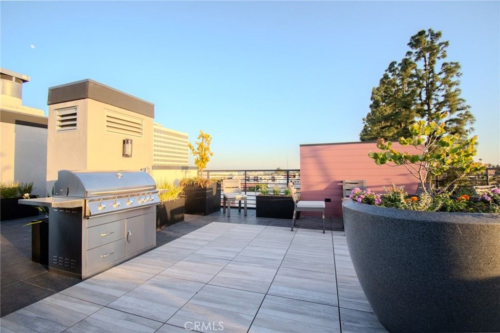 Image 29 of property listing at 150 S Oak Knoll 202, Pasadena, CA 91101