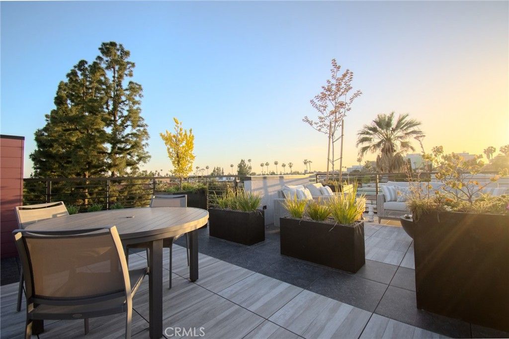 Image 31 of property listing at 150 S Oak Knoll 202, Pasadena, CA 91101