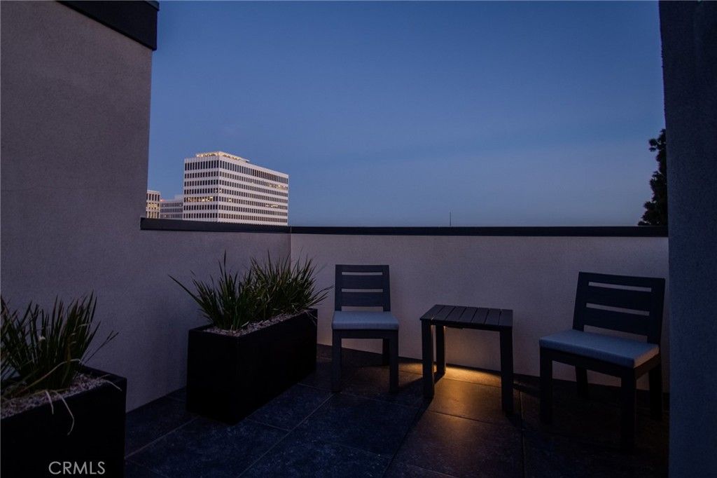 Image 33 of property listing at 150 S Oak Knoll 202, Pasadena, CA 91101