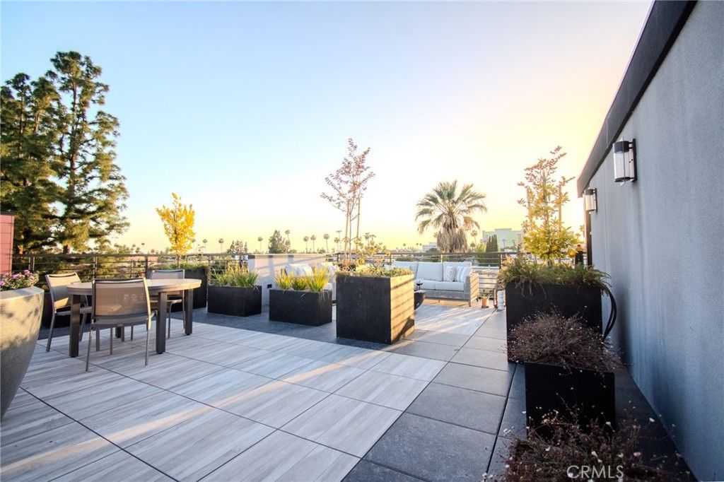 Image 35 of property listing at 150 S Oak Knoll 202, Pasadena, CA 91101