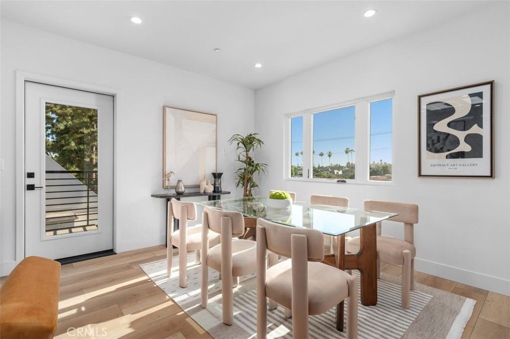 Image 4 of property listing at 150 S Oak Knoll 202, Pasadena, CA 91101
