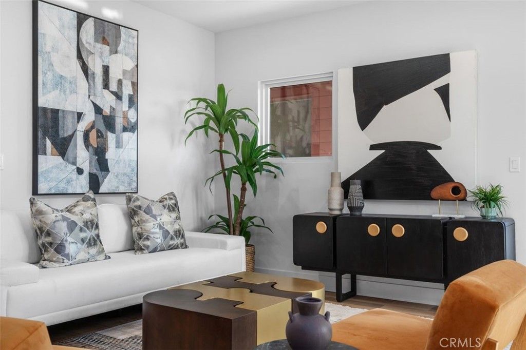 Image 5 of property listing at 150 S Oak Knoll 202, Pasadena, CA 91101