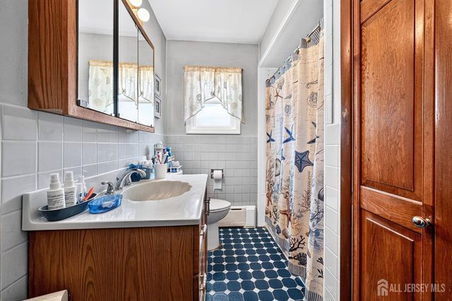26 Charlotte Street, Carteret, NJ 07008