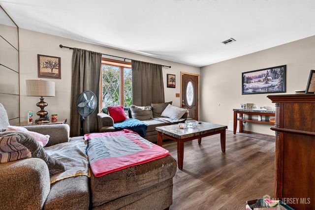 26 Charlotte Street, Carteret, NJ 07008