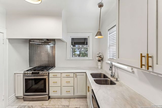 162 Davis Court, San Antonio, TX 78209