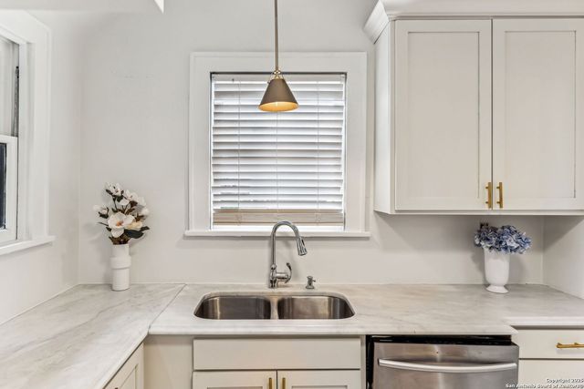162 Davis Court, San Antonio, TX 78209