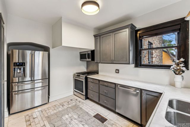 162 Davis Court, San Antonio, TX 78209