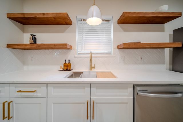 5125 Ashbrook Road, Dallas, TX 75227