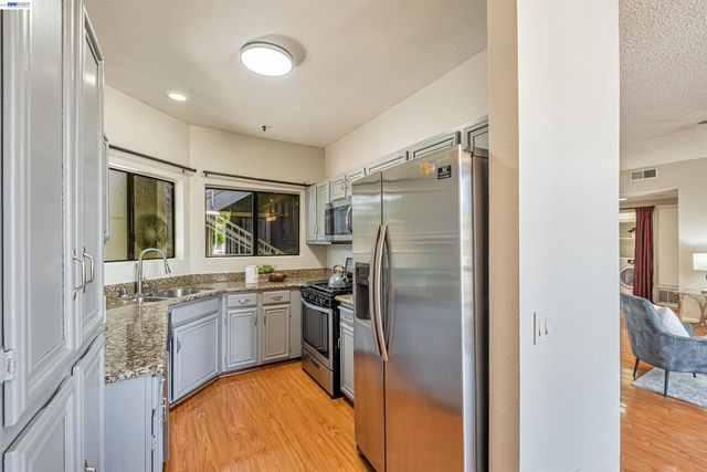 3402 Pinewood Ter 211, Fremont, CA 94536