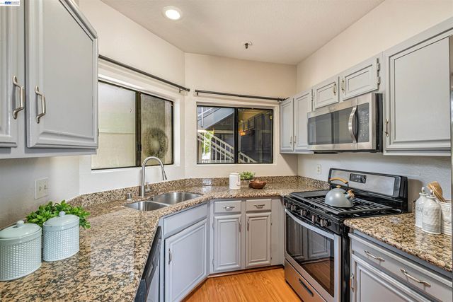 3402 Pinewood Ter 211, Fremont, CA 94536