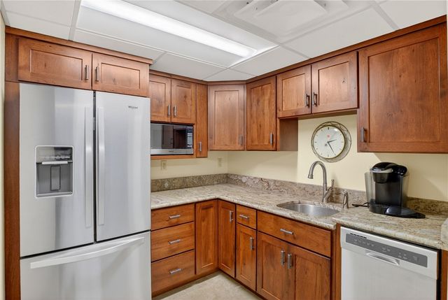 750 Washington Rd Units 12,13,14, Mt Lebanon, PA 15228