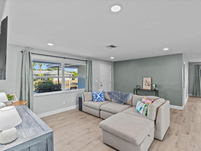 2573 REDWOOD CIRCLE, Clearwater, FL 33763