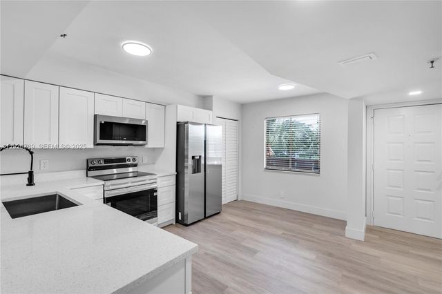 14475 Strathmore Ln 305, Delray Beach, FL 33446