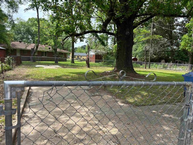 431 Laughrun Dr, Forrest City, AR 72335