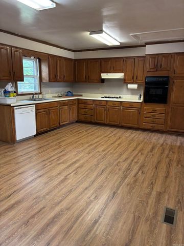 431 Laughrun Dr, Forrest City, AR 72335