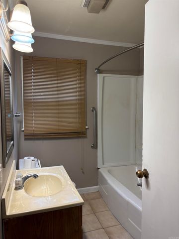 431 Laughrun Dr, Forrest City, AR 72335