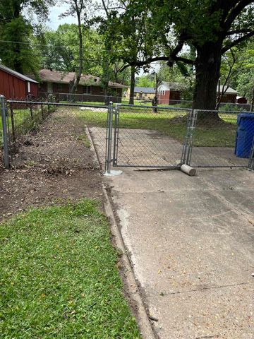 431 Laughrun Dr, Forrest City, AR 72335