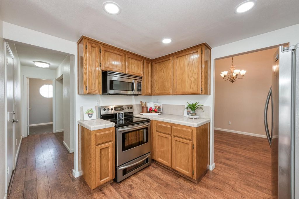 Image 11 of property listing at 2078 E Pinedale Avenue, Fresno, CA 93720