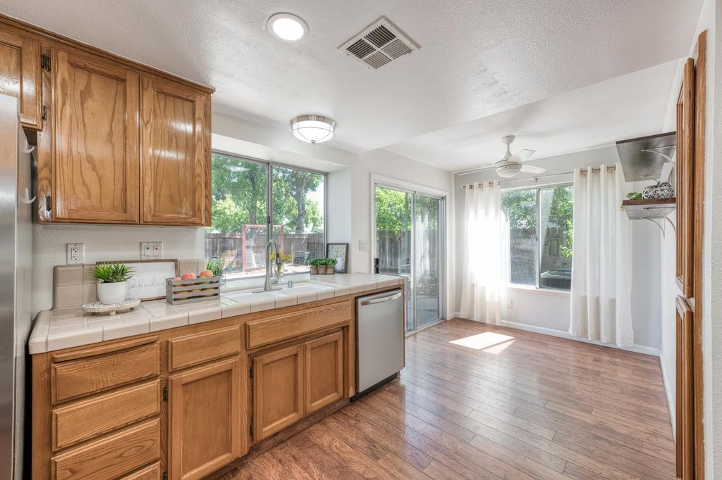 Image 12 of property listing at 2078 E Pinedale Avenue, Fresno, CA 93720