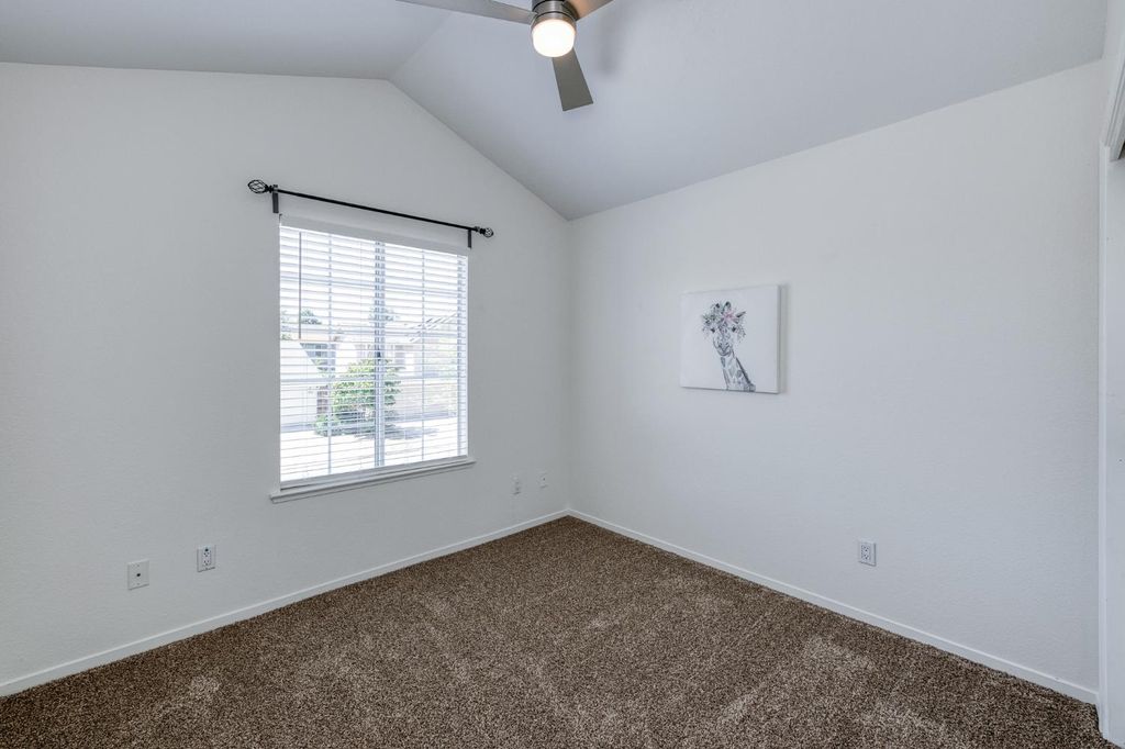 Image 19 of property listing at 2078 E Pinedale Avenue, Fresno, CA 93720