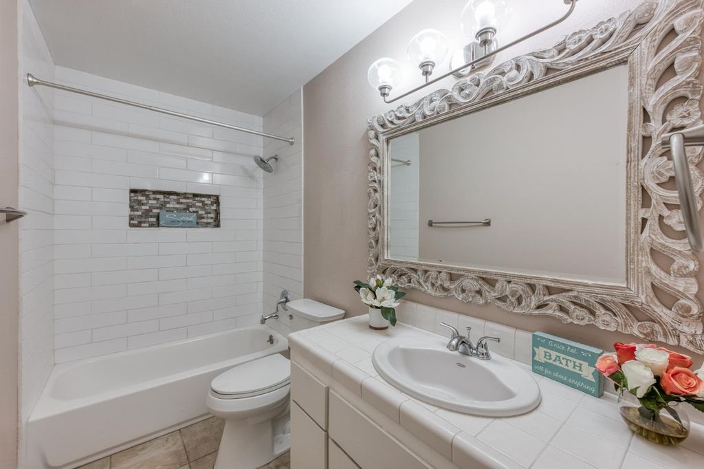 Image 21 of property listing at 2078 E Pinedale Avenue, Fresno, CA 93720