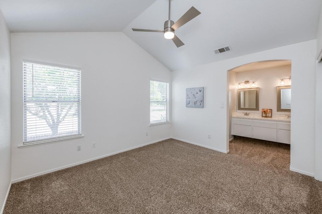Image 24 of property listing at 2078 E Pinedale Avenue, Fresno, CA 93720