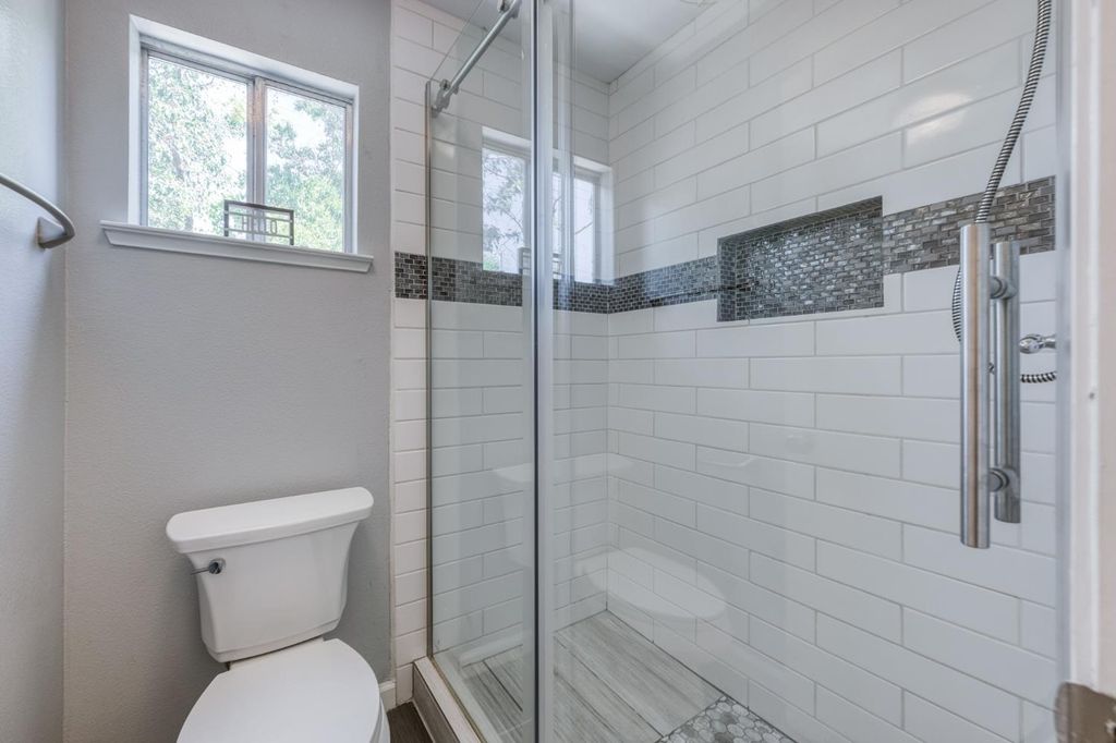 Image 27 of property listing at 2078 E Pinedale Avenue, Fresno, CA 93720